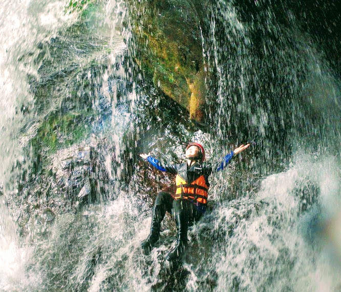 กิจกรรมเดินป่าลุยน้ำ